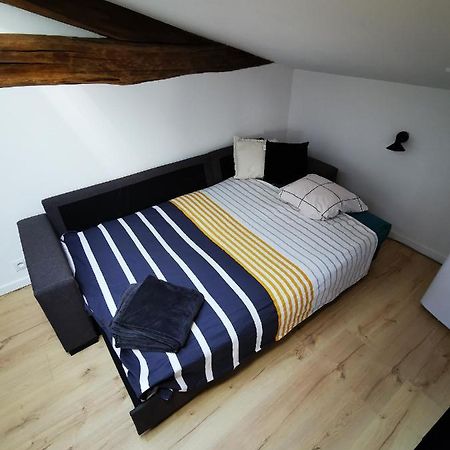 La Roche-Chalais Appartement Neuf Climatise Sous Les Toits מראה חיצוני תמונה