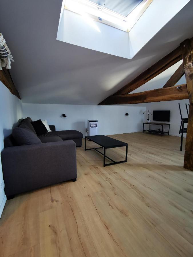 La Roche-Chalais Appartement Neuf Climatise Sous Les Toits מראה חיצוני תמונה